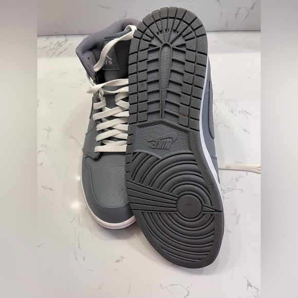 AIR JORDAN 1 MID 'GREY WHITE' - Picture 2 of 5